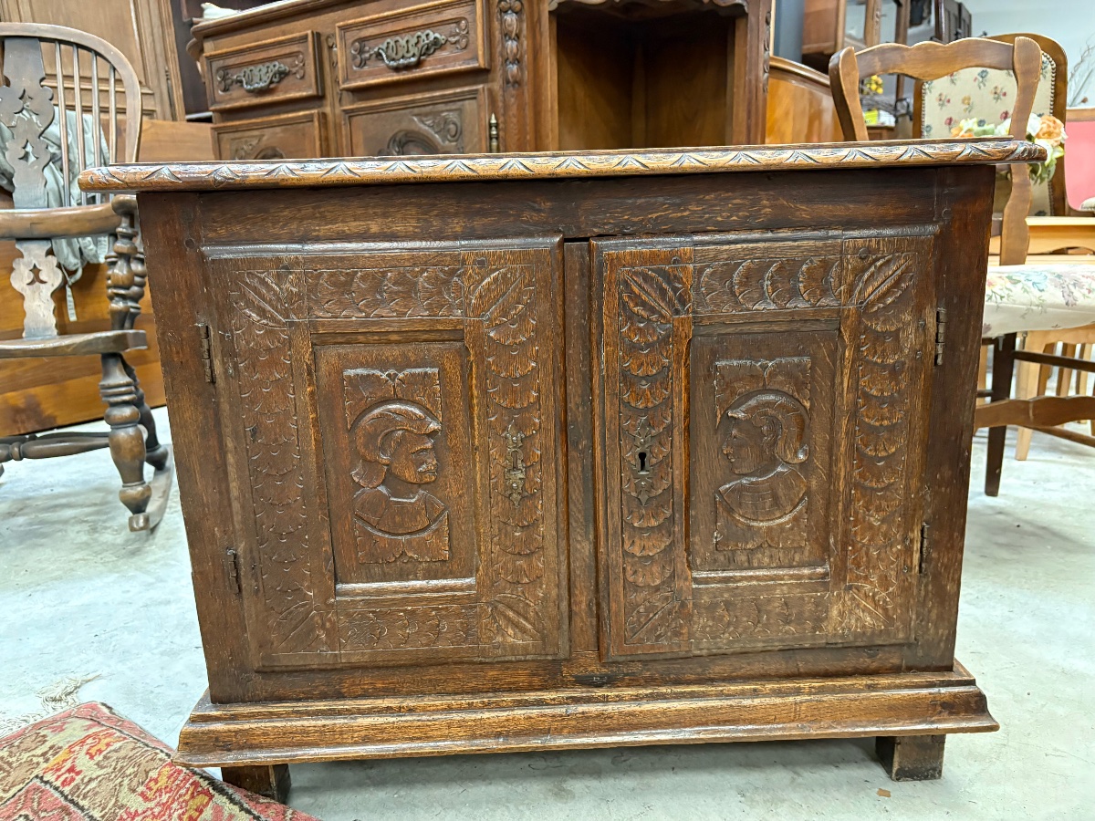 Small Renaissance-style Oak Sideboard, 18th Century-photo-1