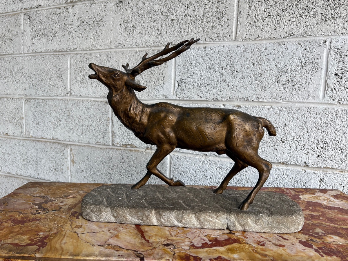 Cerf bramant en bronze, signé de Fiesole sur socle en pierre  fin 19e siècle