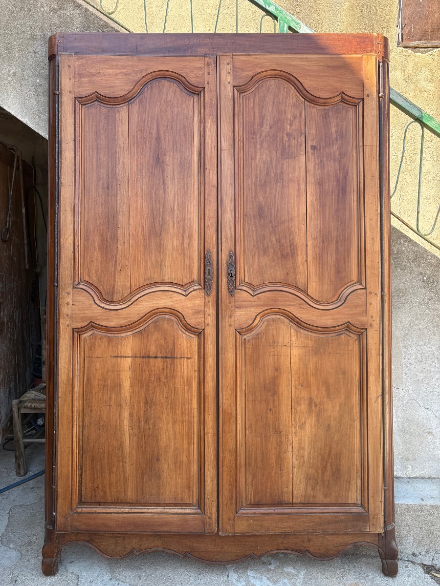 Louis XV-style Or Provençal-style Front, Made Of Walnut, Dating From The 18th Century