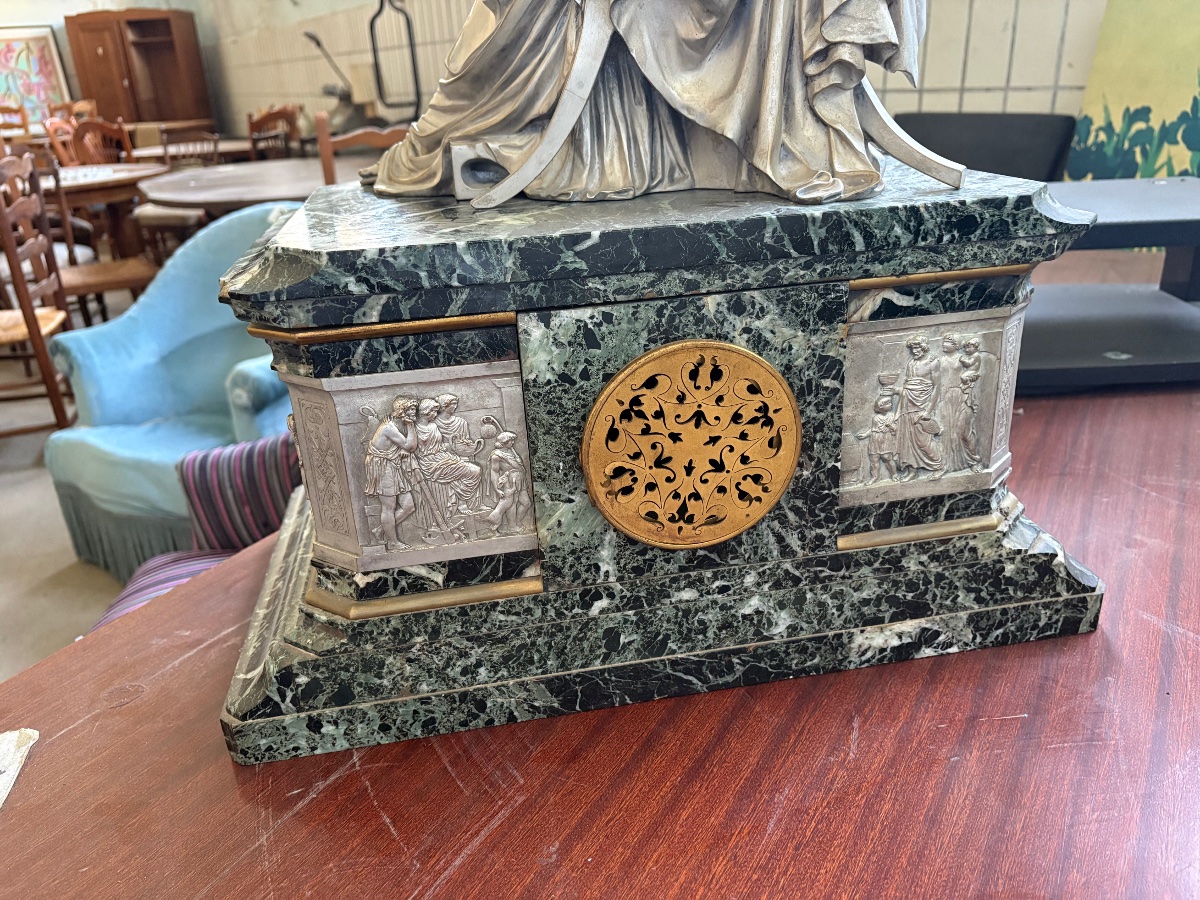 Pendule en bronze argenté et marbre, vert de mer époque, Louis-Philippe vers vers 1835 1845-photo-7