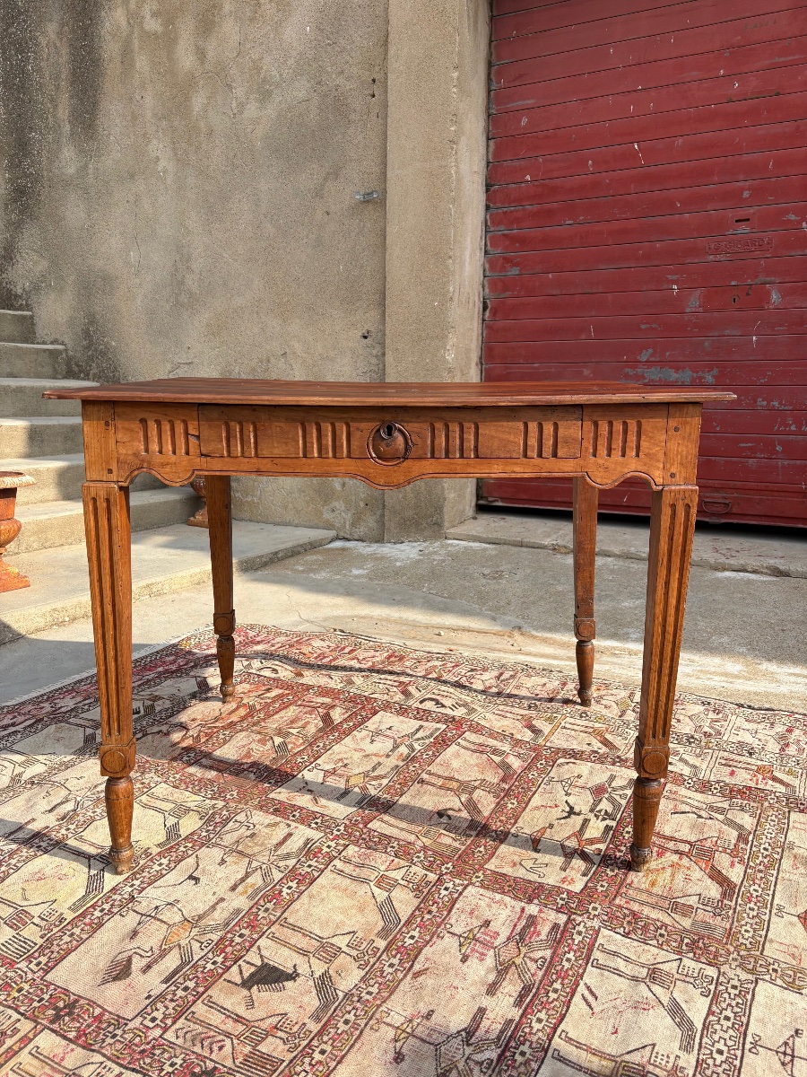 Table, de milieu, Louis XVI, en noyer époque XVIIIe siècle