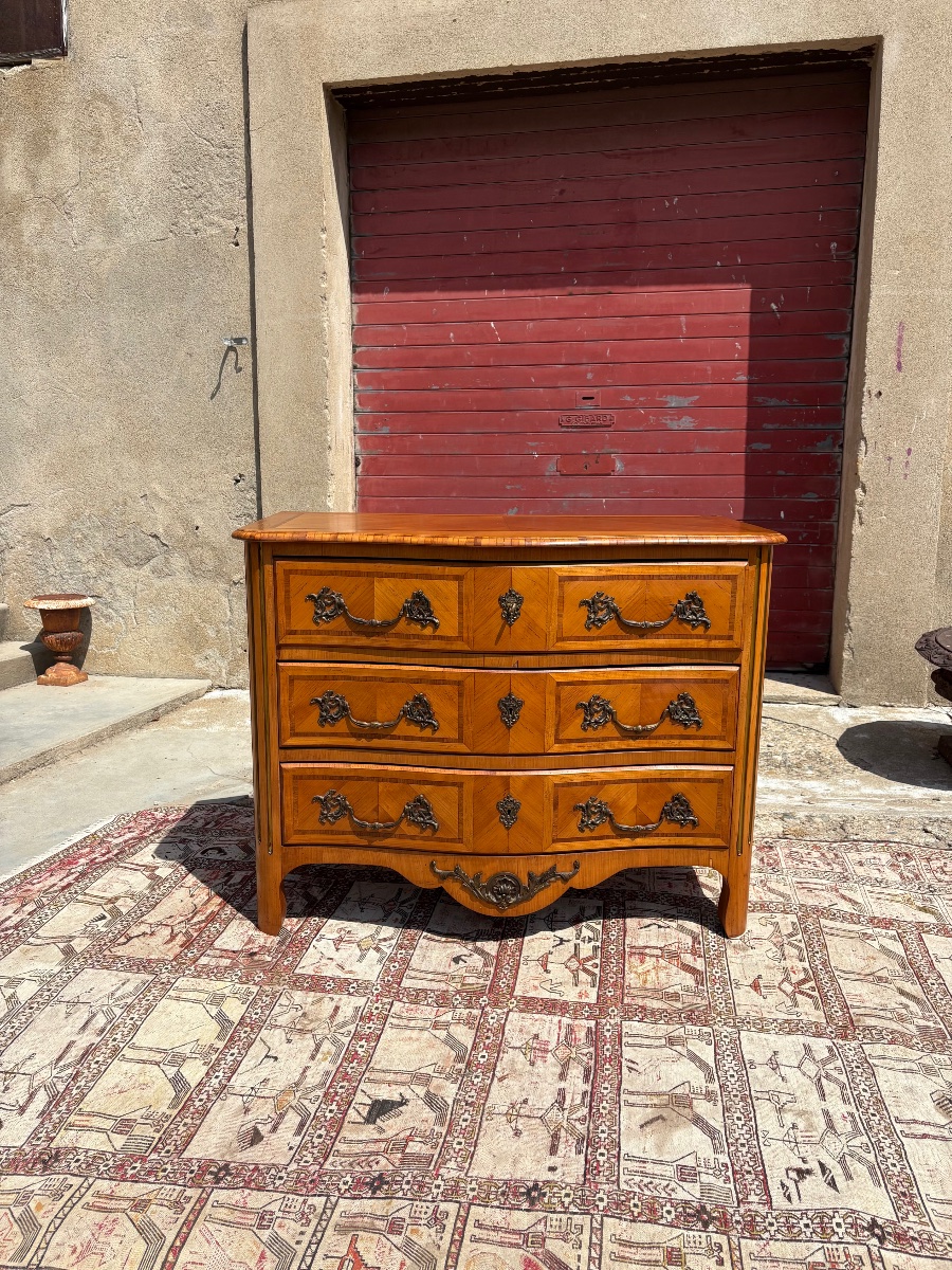 Commode galbée de style, régence en acajou d’époque, 1950