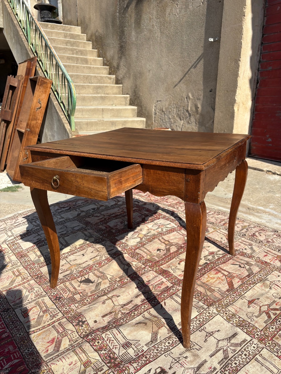 Petite table de milieu Louis XV, en noyer d’époque XVIIIe siècle-photo-3
