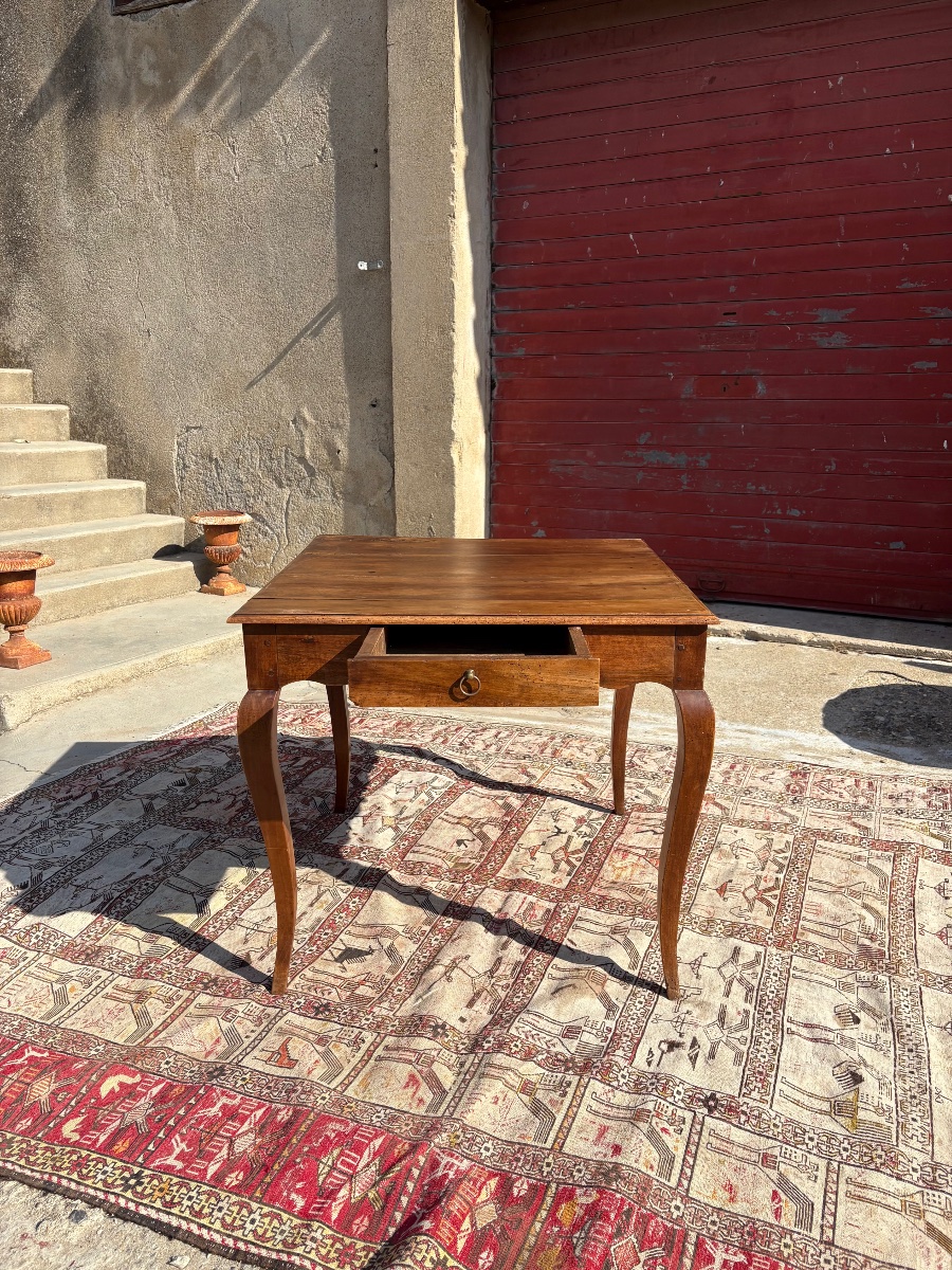 Petite table de milieu Louis XV, en noyer d’époque XVIIIe siècle-photo-4