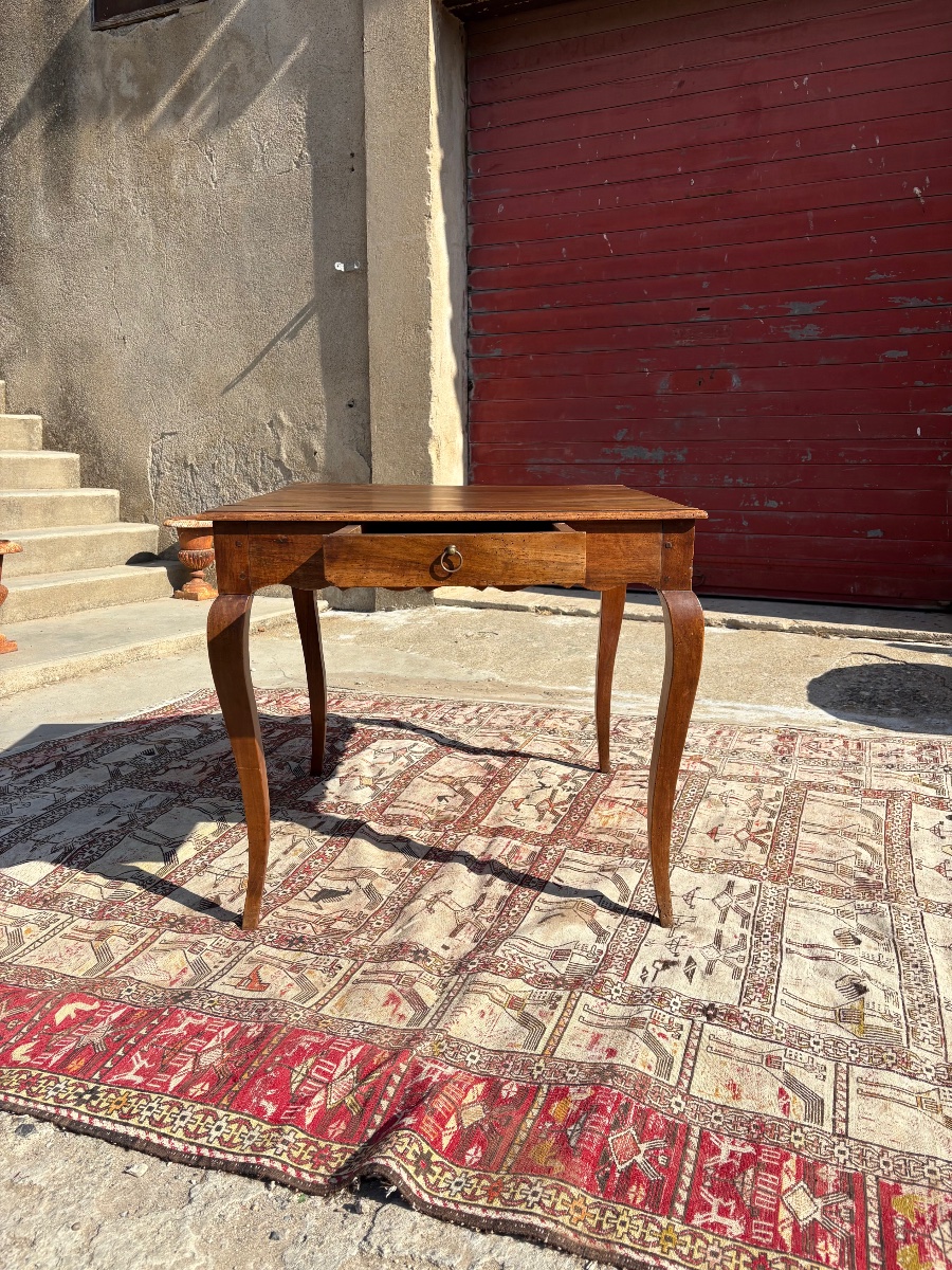 Petite table de milieu Louis XV, en noyer d’époque XVIIIe siècle-photo-1