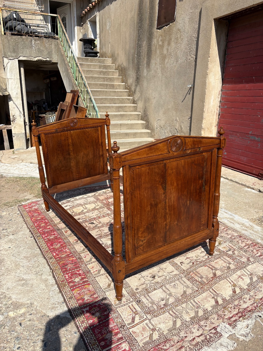 Paire de lits , Louis XVI, en noyer d’époque XVIIIe siècle-photo-8