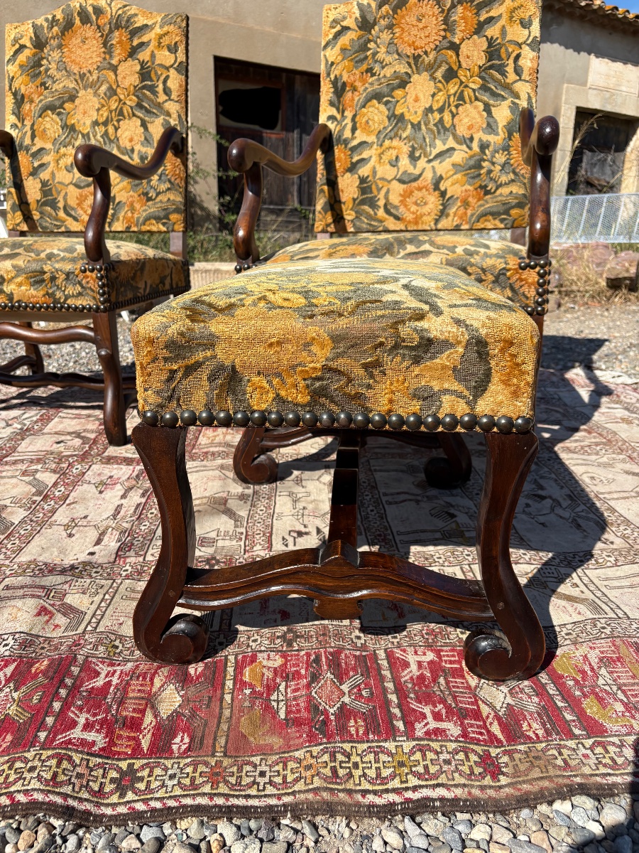 Paire de fauteuils Louis XIII en noyer avec les repos pieds circa, 1900-photo-2