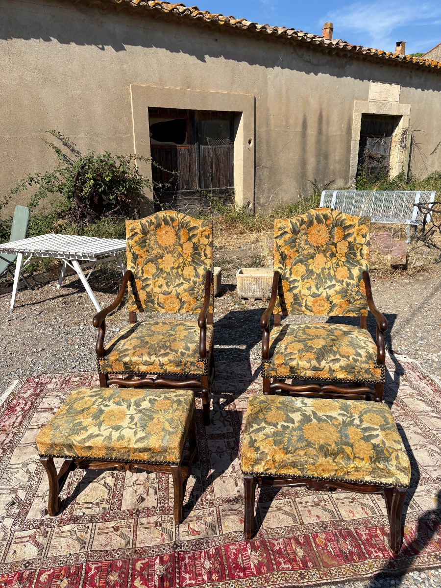 Paire de fauteuils Louis XIII en noyer avec les repos pieds circa, 1900-photo-4
