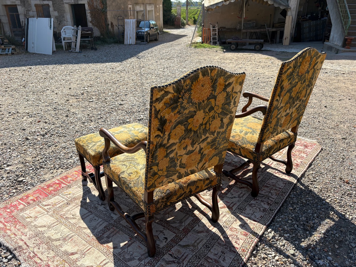 Paire de fauteuils Louis XIII en noyer avec les repos pieds circa, 1900-photo-4