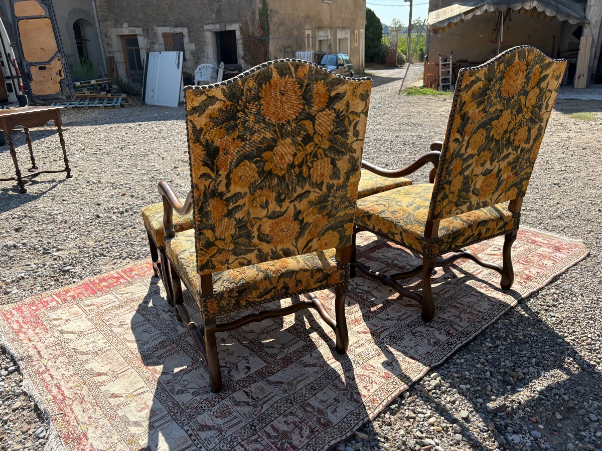 Paire de fauteuils Louis XIII en noyer avec les repos pieds circa, 1900-photo-5