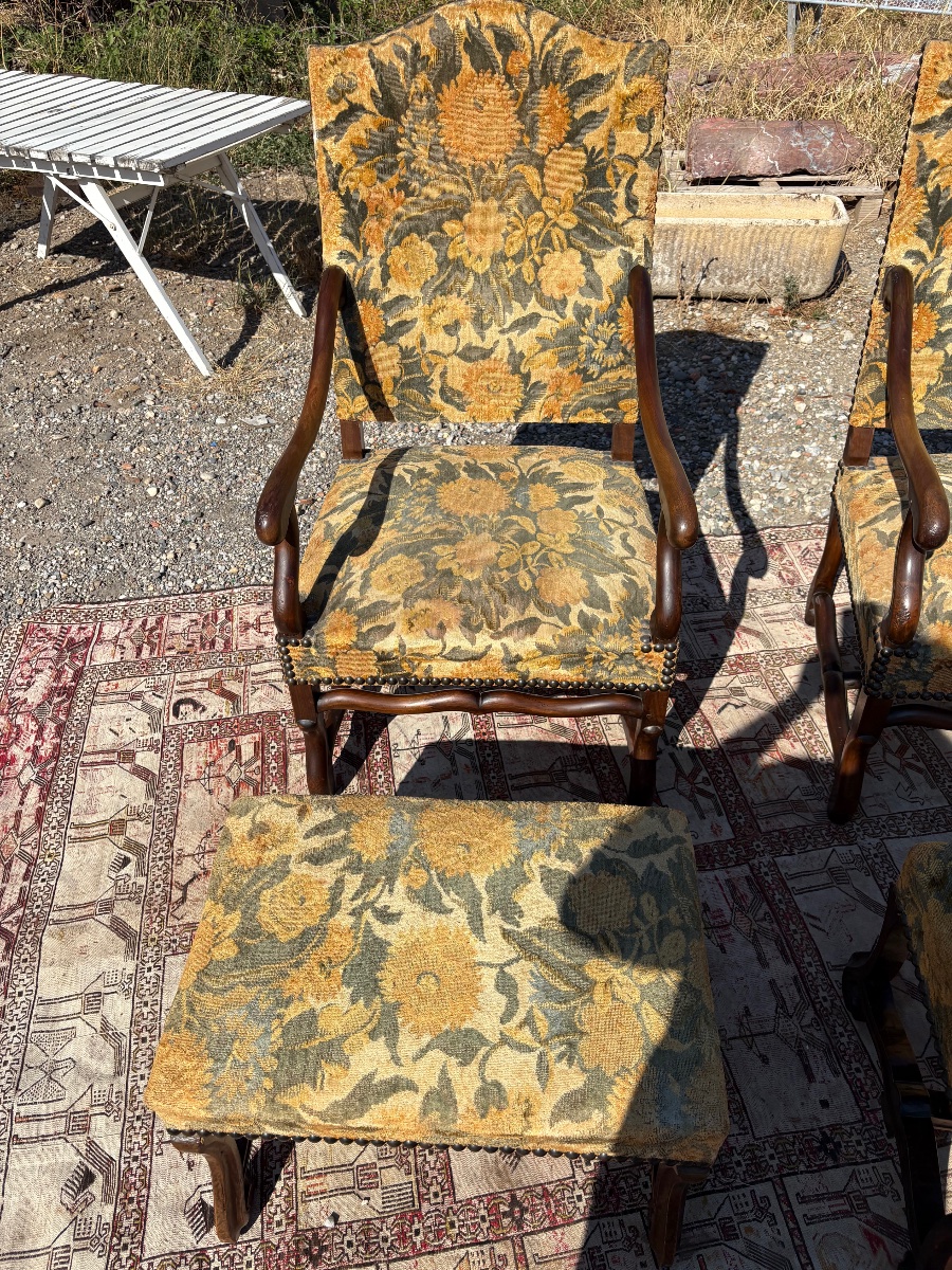 Paire de fauteuils Louis XIII en noyer avec les repos pieds circa, 1900-photo-6