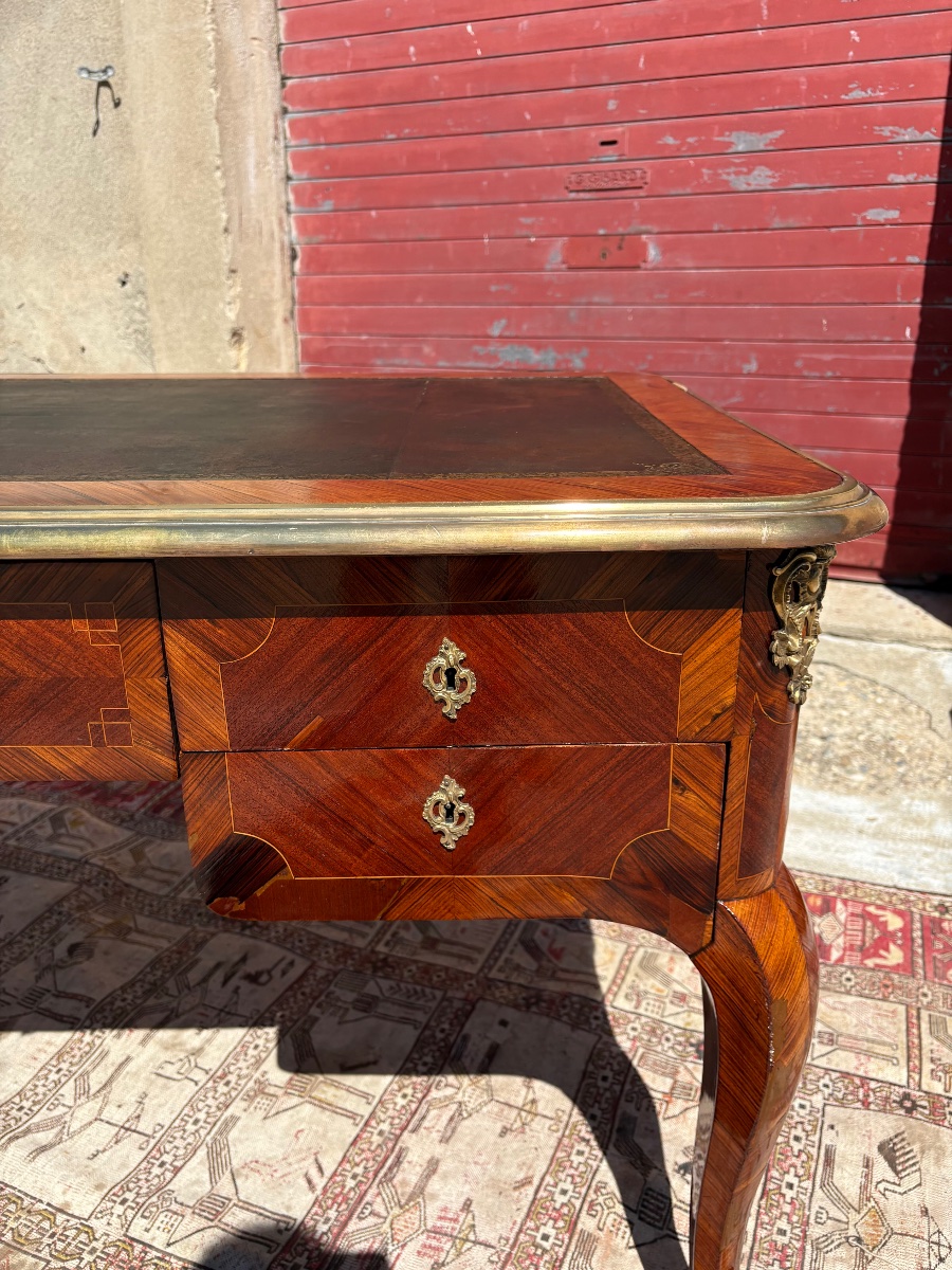 Bureau plat double face Louis XV, en marqueterie et bronze d’époque XIXe siècle-photo-3