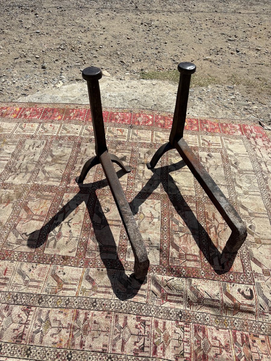 Paire de grands Landiers en fer, haut époque fin, Louis XVI début XVIIe siècle-photo-1