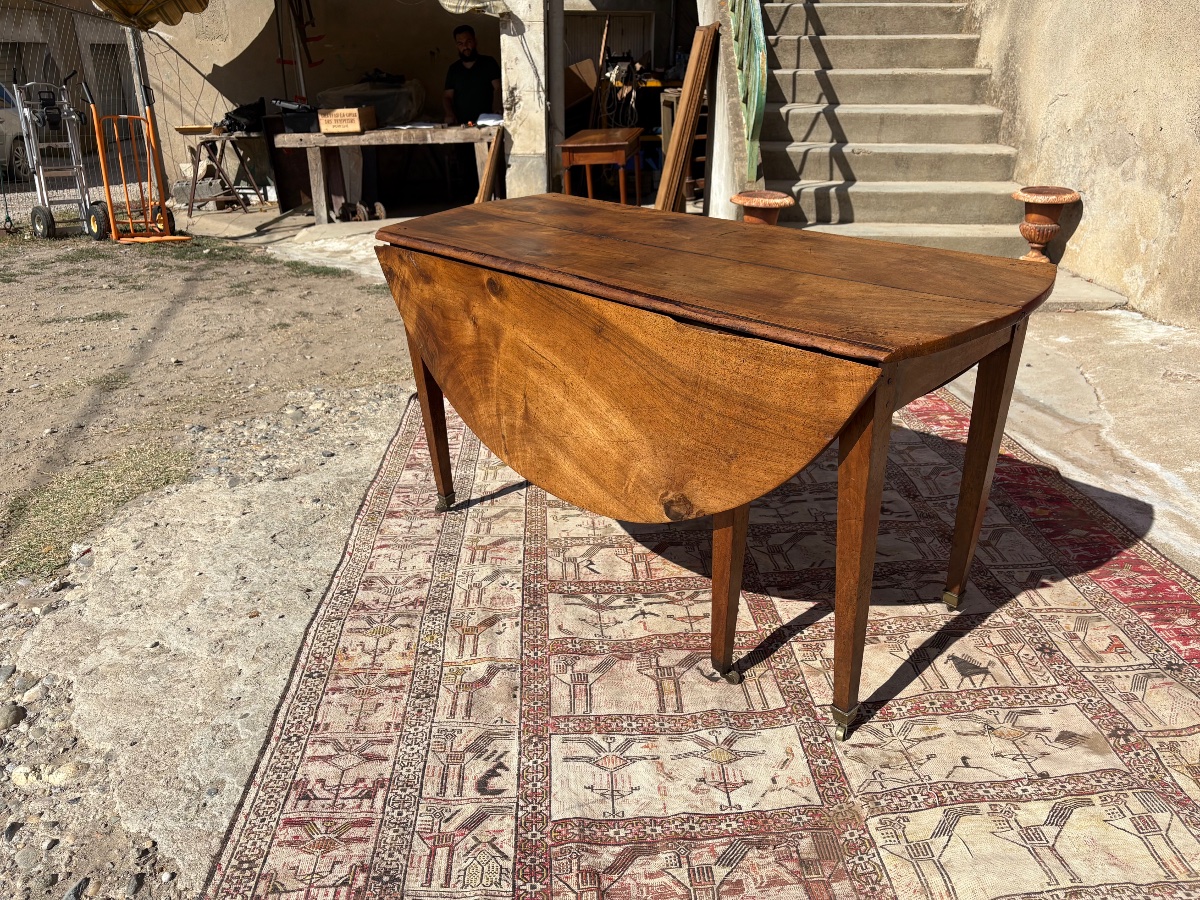 18th-century Louis XVI-style 6-foot Walnut Table-photo-3
