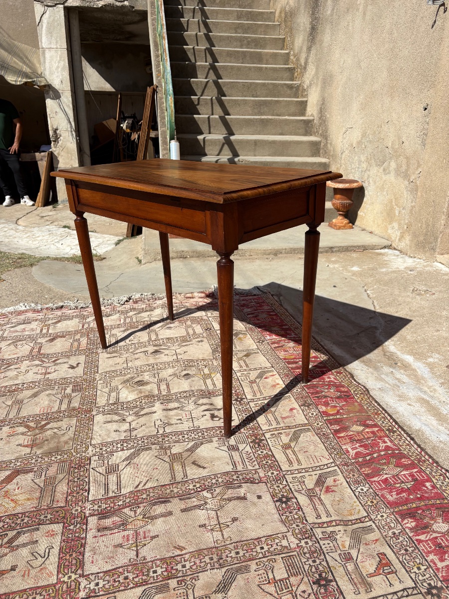 Petite table d’entre deux. Louis XVI en noyer d’époque XVIIIe siècle.-photo-2