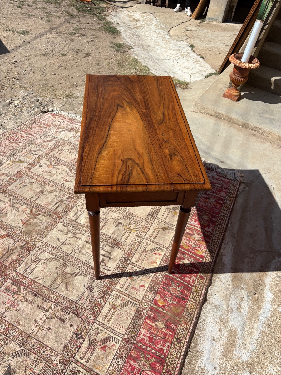 Petite table d’entre deux. Louis XVI en noyer d’époque XVIIIe siècle.-photo-3