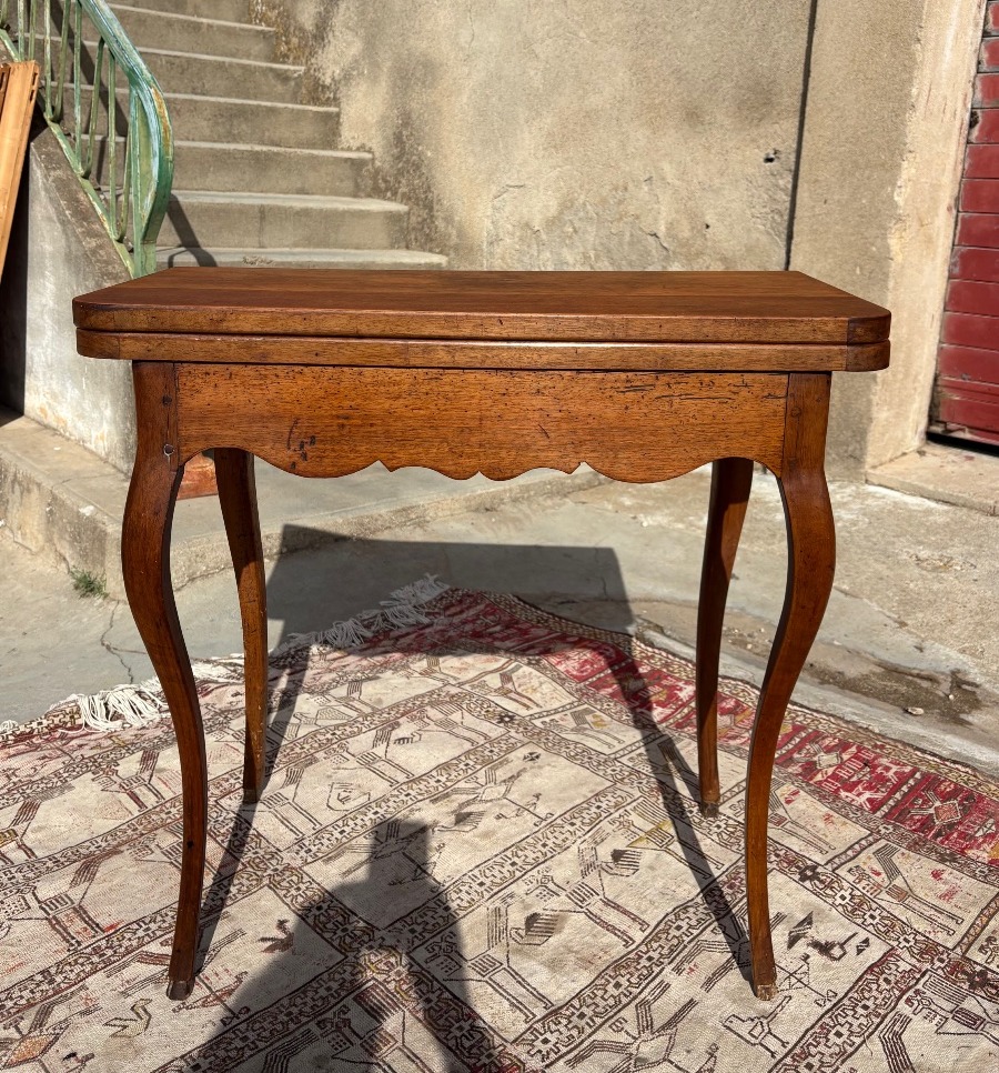 Table, à Jeux, Louis XV, en noyer d’époque XVIIIe siècle