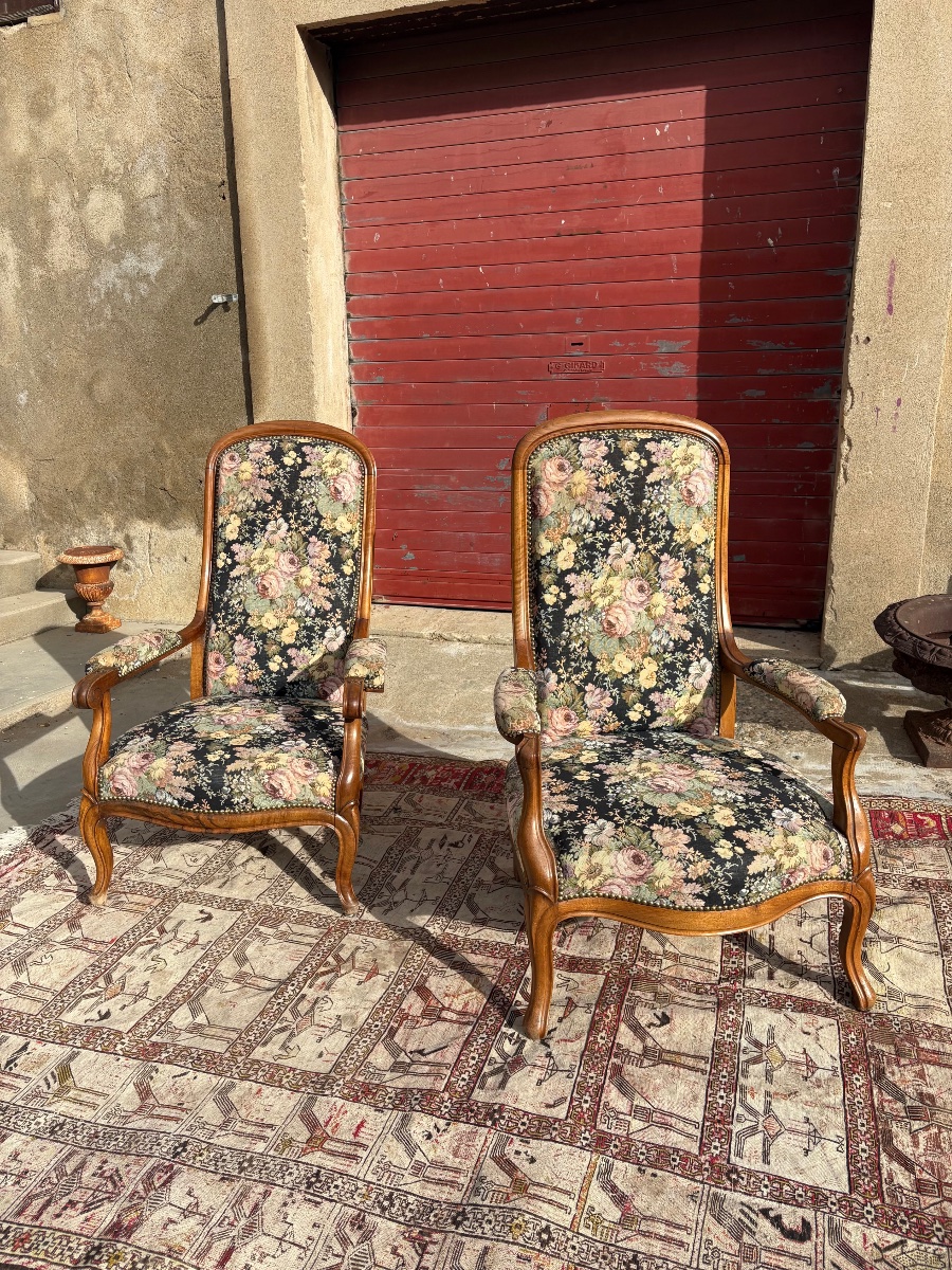 Paire de fauteuils Voltaire, restauration en noyer d’époqueXIXe siècle
