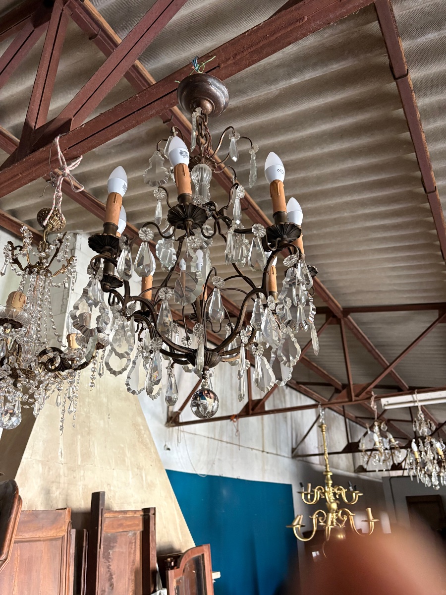 Lustre Louis XV, en bronze à huit lumières et Pampilles de cristal d’époque XIXe siècle.-photo-3