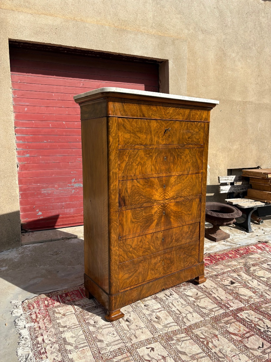 Semainier en ronce de noyer, restauration d’époque XIXe siècle
