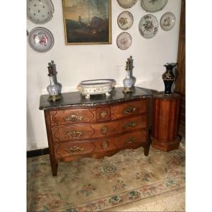 Commode Galbée Louis XV En Noyer époque 18ème.