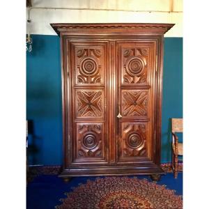 Exceptional Louis XIII Castle Wardrobe In Walnut From The 17th Century.