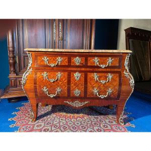 Commode, Regency, In Rosewood Marquetry Curved On All Sides From The 19th Century. 