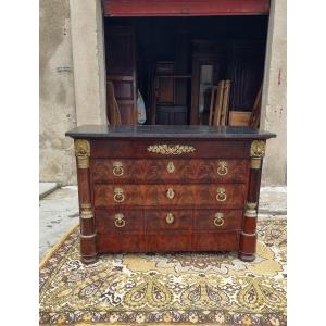 Commode Empire à colonnes étranglée, acajou ,XIXé