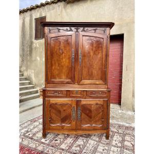 Buffet, deux  corps Louis XV, en merisier d’époque XVIIiem siècle 