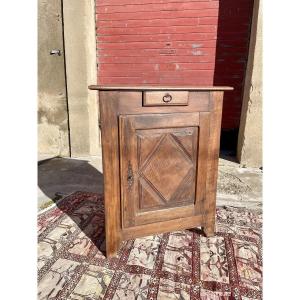 Encoignure Louis XIII, en noyer d’époque XVIIIem siècle 