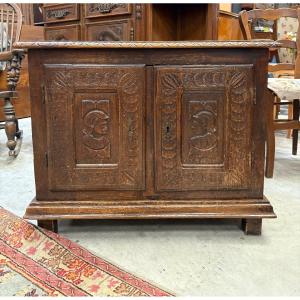 Small Renaissance-style Oak Sideboard, 18th Century