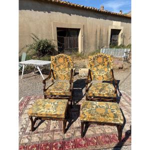 Paire de fauteuils Louis XIII en noyer avec les repos pieds circa, 1900