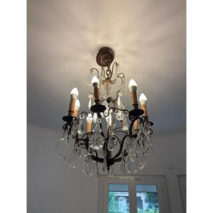 Lustre Louis XV, en bronze à huit lumières et Pampilles de cristal d’époque XIXe siècle.