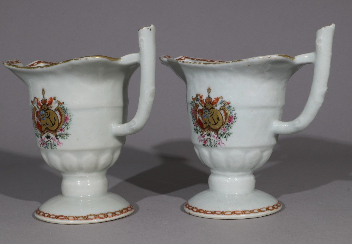 Une Paire De Pichets à Crème En Forme De Casque Armorié Du Marché Hollandais Qianlong 18ème-photo-3