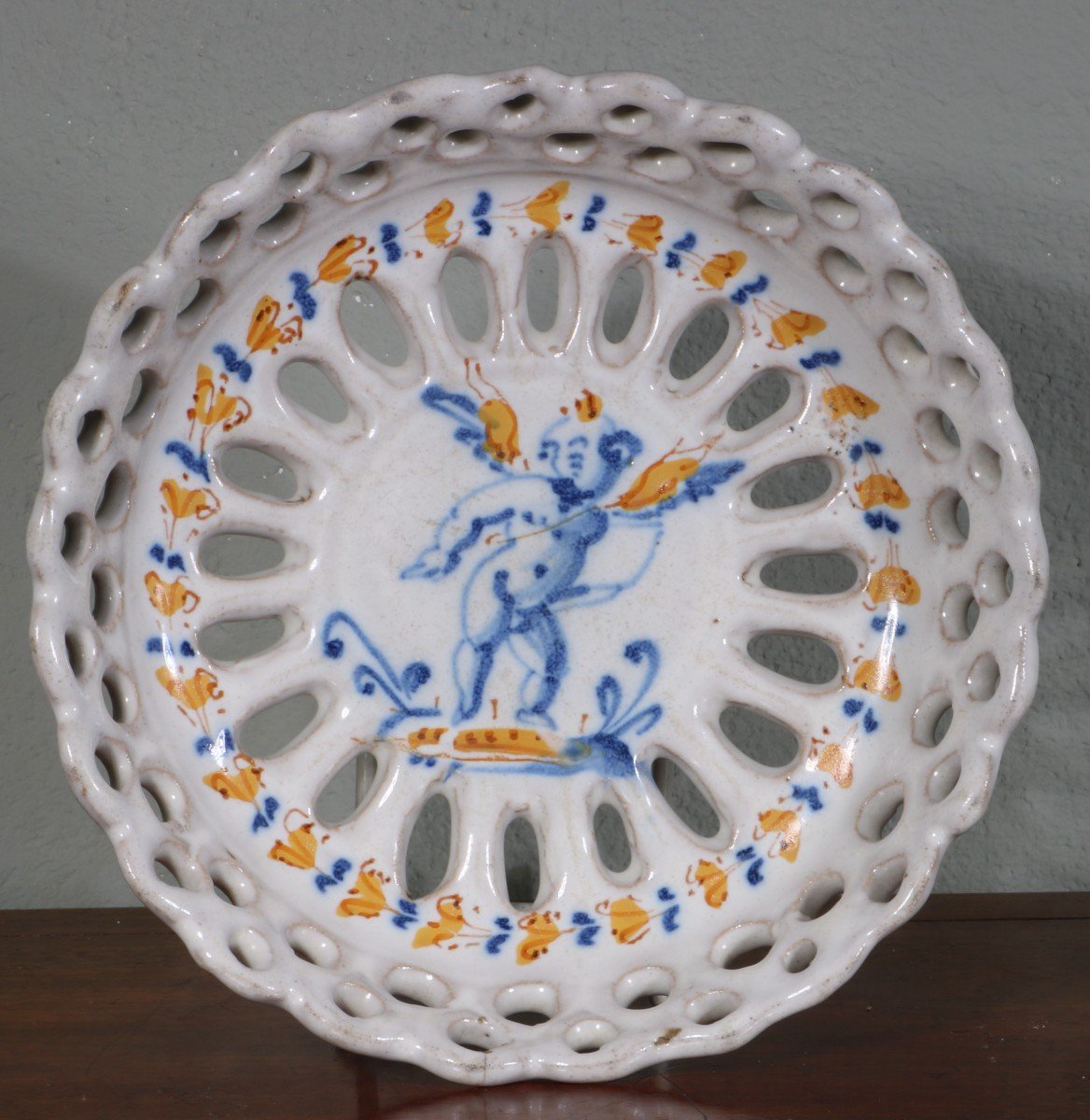 A Small Maiolica Crespina Faenza 17th