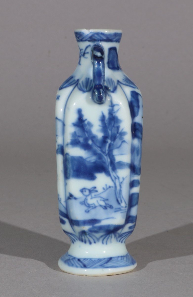 Un Petit Vase Bleu Et Blanc Kangxi 17/18ème-photo-2