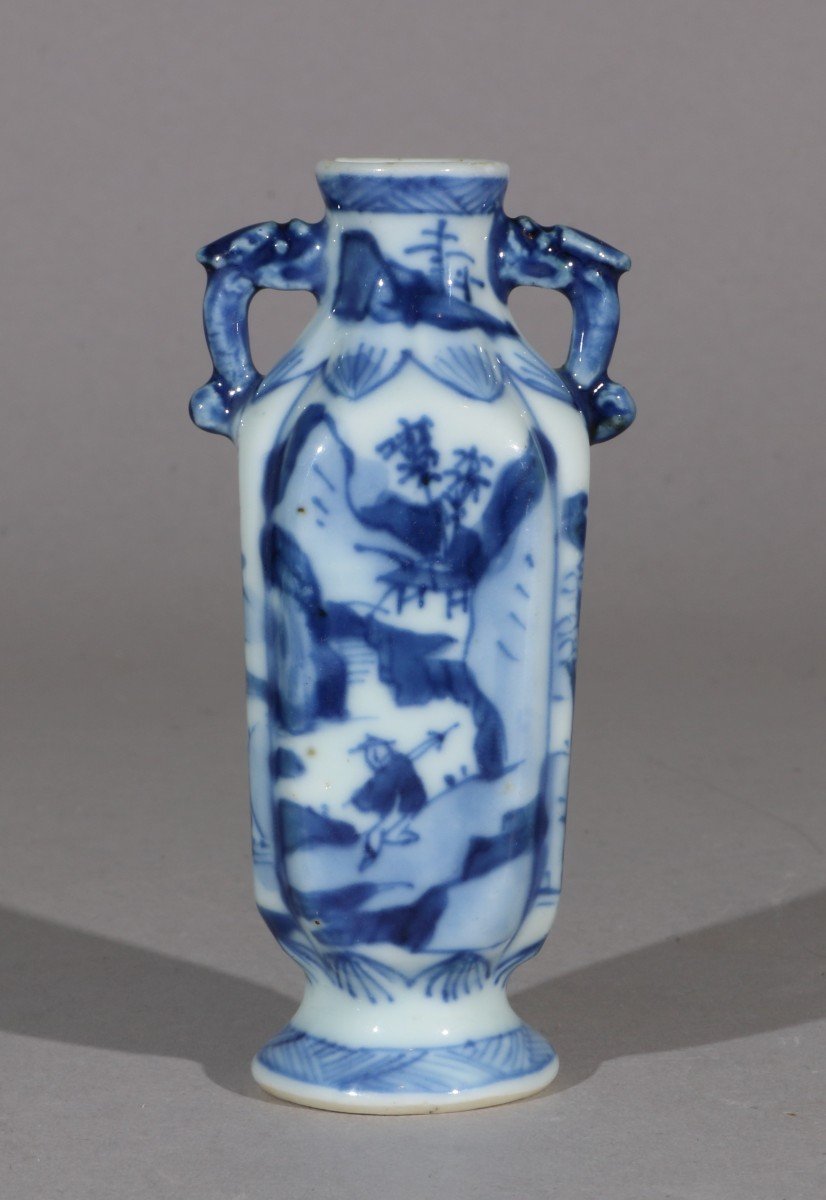 Un Petit Vase Bleu Et Blanc Kangxi 17/18ème-photo-3