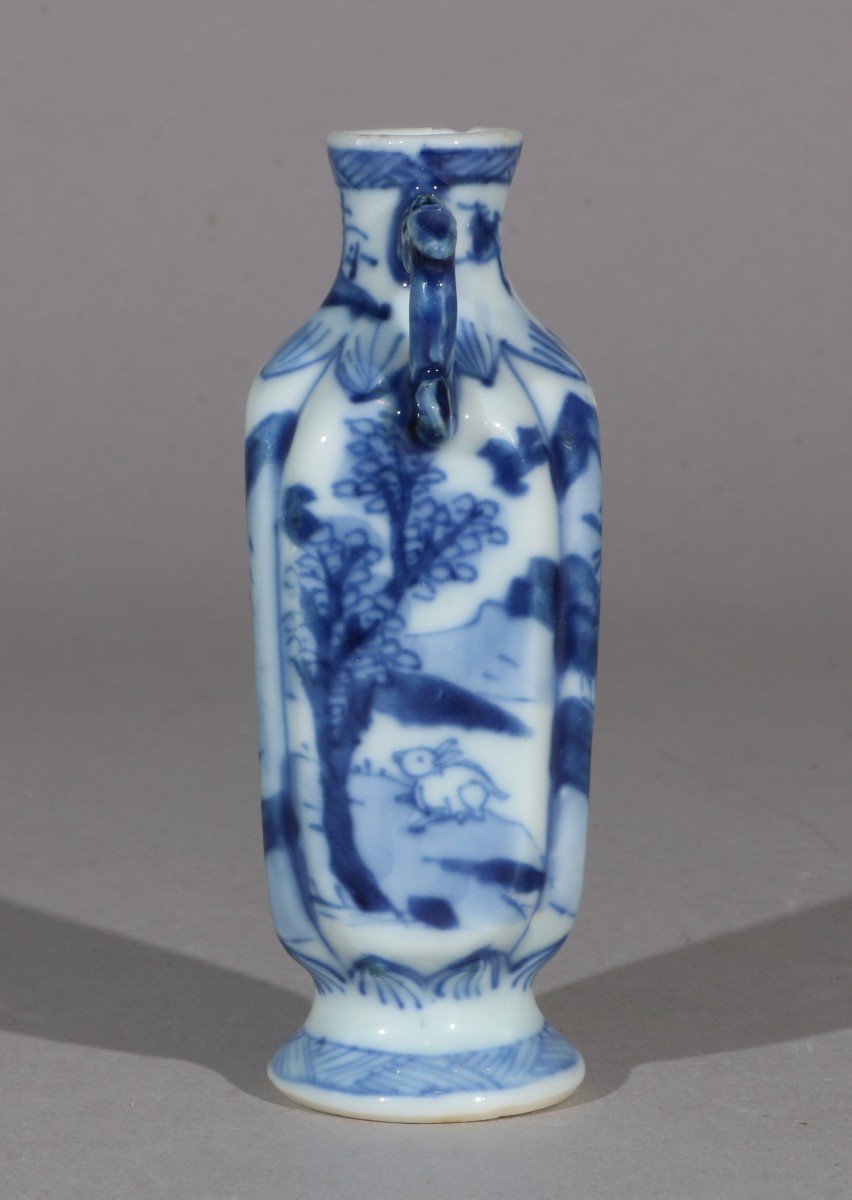 Un Petit Vase Bleu Et Blanc Kangxi 17/18ème-photo-4