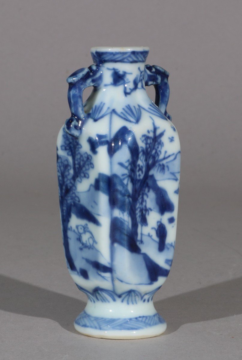 Un Petit Vase Bleu Et Blanc Kangxi 17/18ème-photo-1