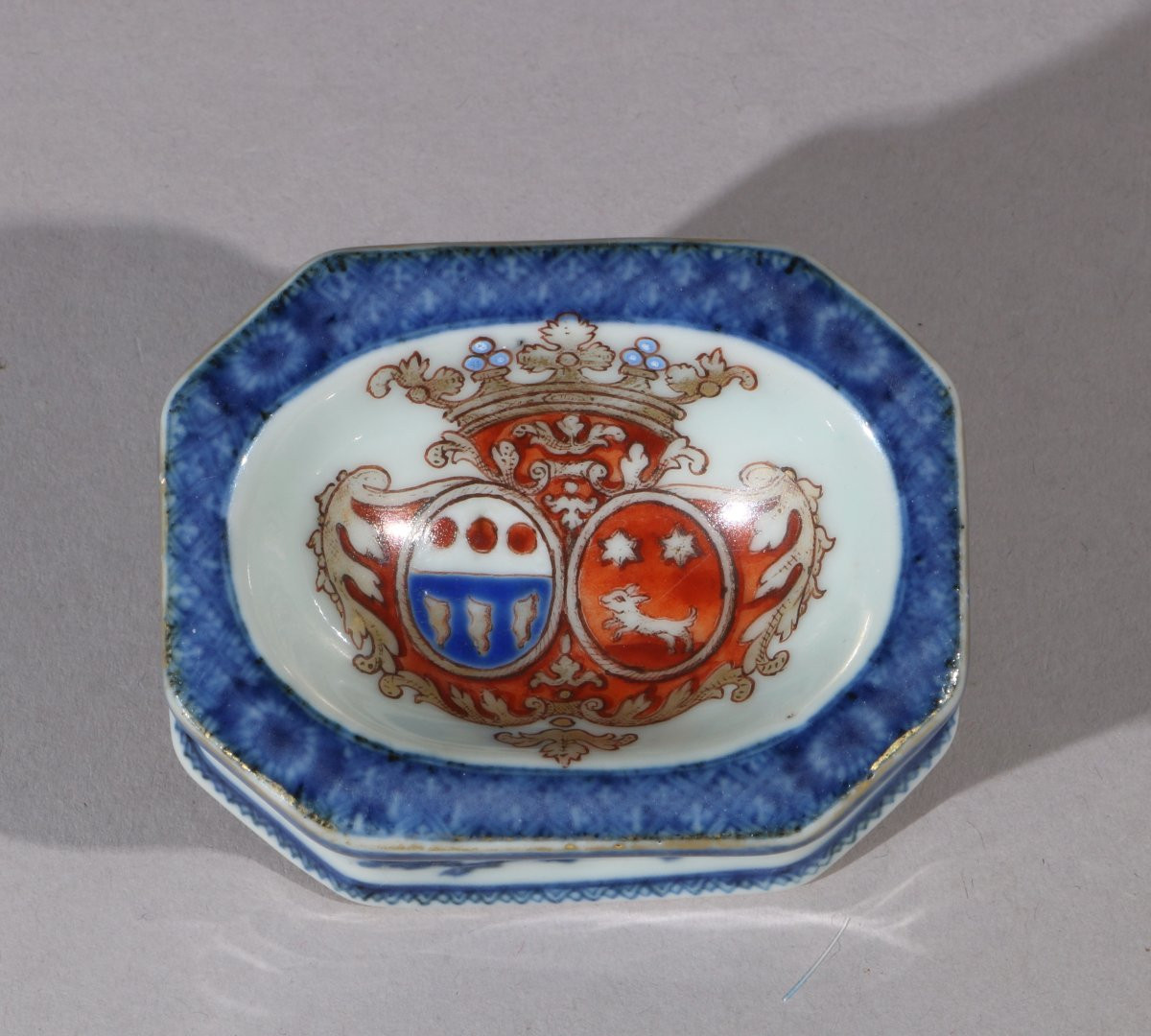 A Qianlong Dutch Market Salt Bearing A Coat Of Arms, 18th Century-photo-2