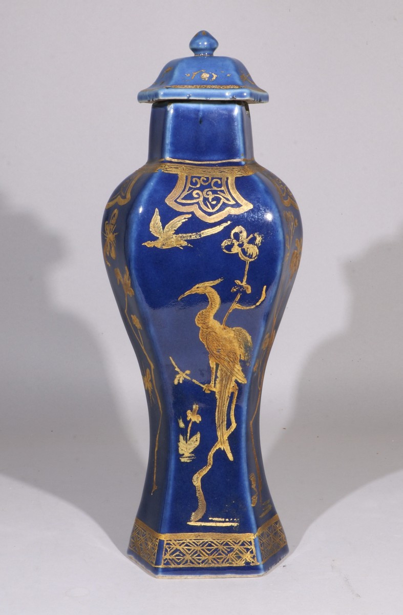 Vase Monochrome Chinois à décor doré, d'origine Européenne, XVIIIe siècle