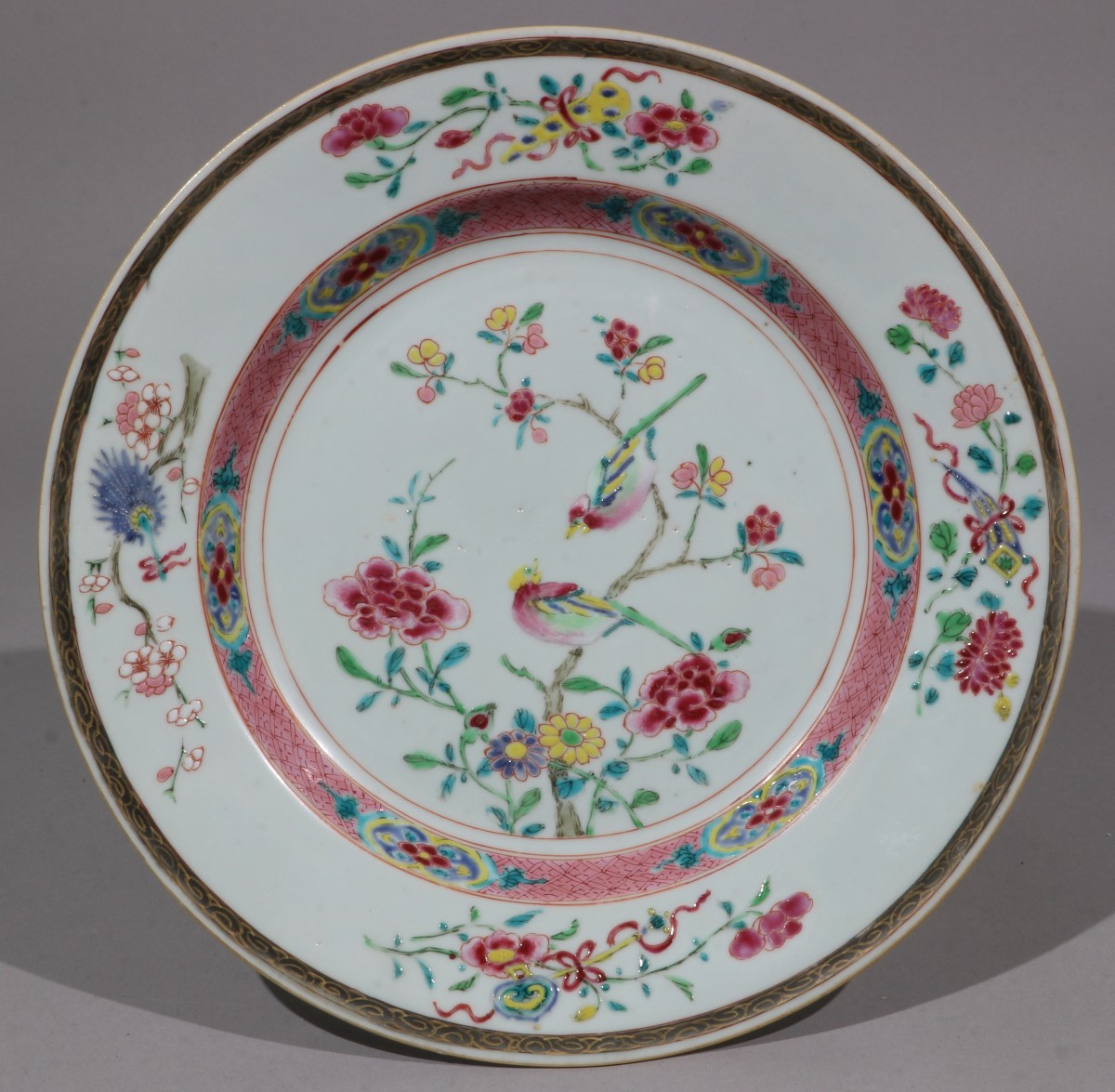 Une assiette Famille Rose Yongzheng C1730-35