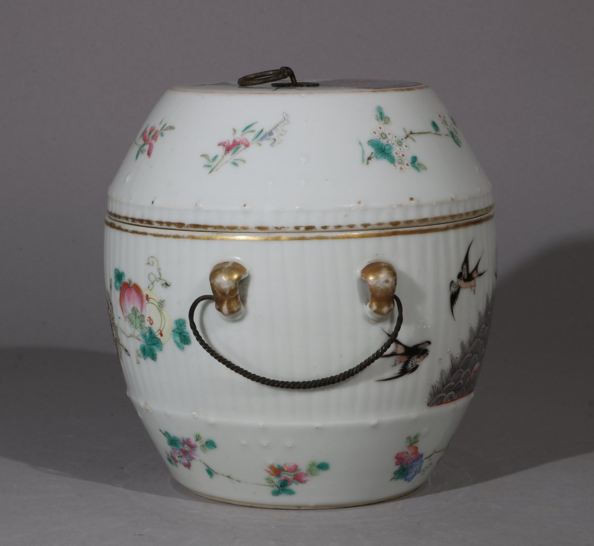 A Famille Rose Jar And Lid, 19th Century-photo-4