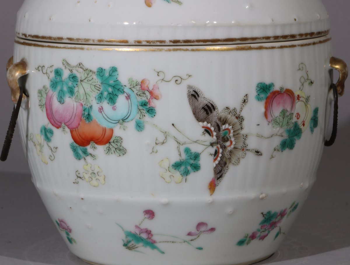A Famille Rose Jar And Lid, 19th Century-photo-1
