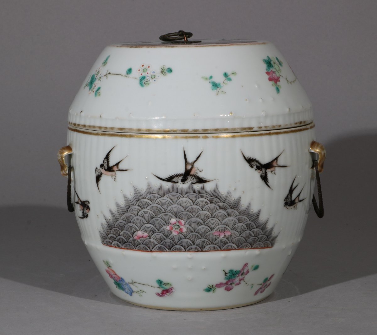 A Famille Rose Jar And Lid, 19th Century-photo-2
