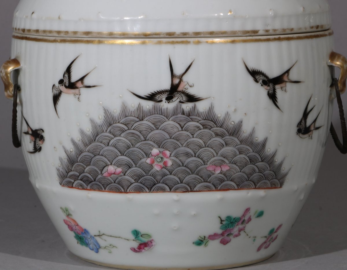 A Famille Rose Jar And Lid, 19th Century-photo-3