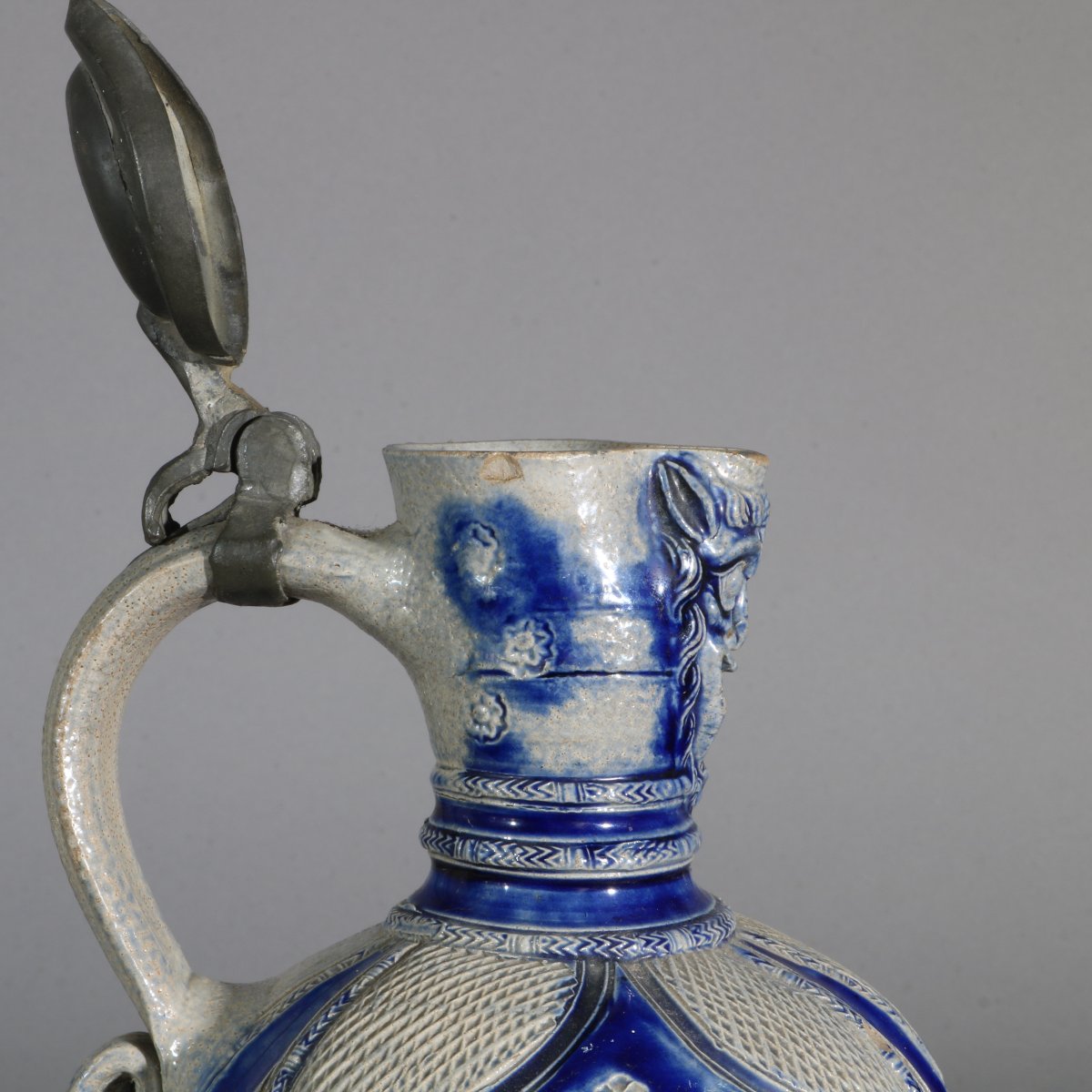 Une Cruche de Westerwald, vers 1600-1620-photo-5