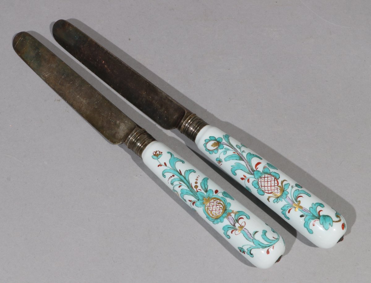 Paire de Manches de Couteau en Porcelaine de Chantilly, XVIIIe siècle