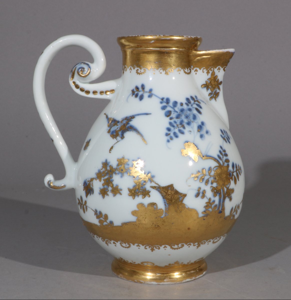 A Meissen Hausmaler Tea And Coffee Set, C. 1730–40-photo-3