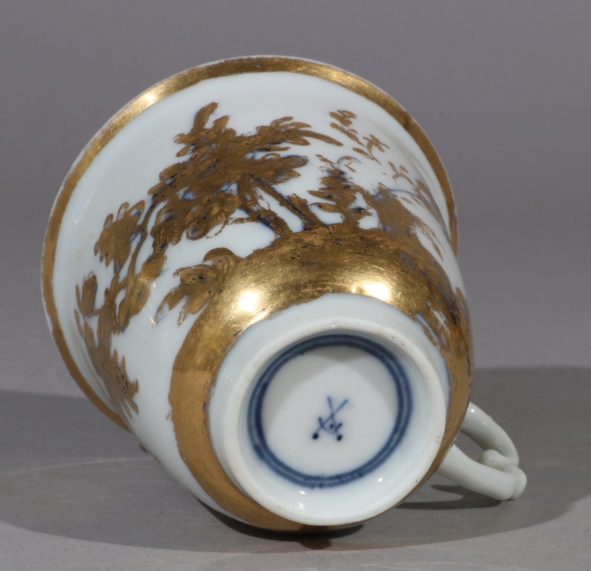 A Meissen Hausmaler Tea And Coffee Set, C. 1730–40-photo-8